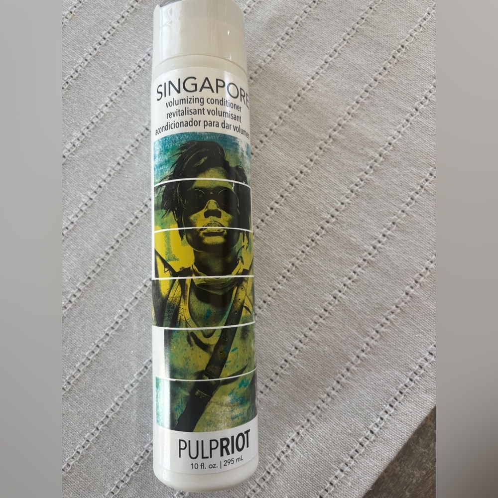 Pulp Riot Singapore Volumizing Conditioner - White
